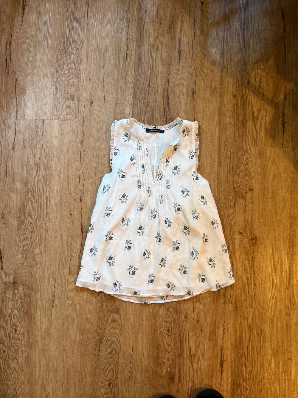 Abercrombie & Fitch White Floral Sleeveless Top